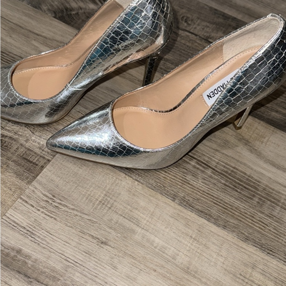 New Steve Madden Metallic Silver Heels - Picture 2 of 4